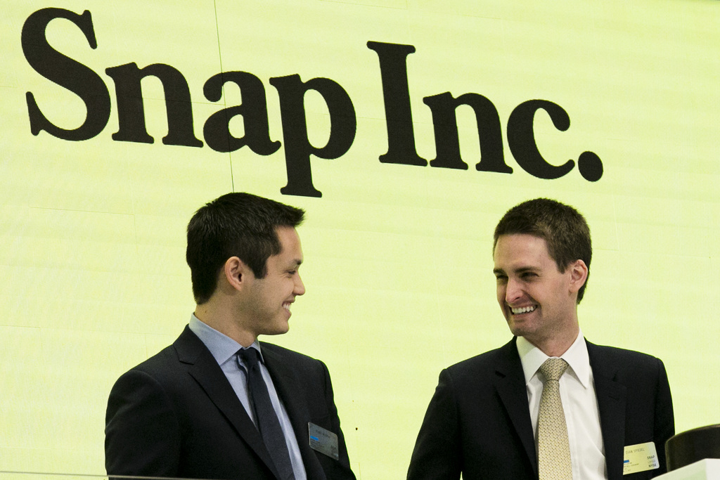 Bobby Murphy (vänster) med sin kollega Evan Spiegel. Bobby Murphy (vänster) med sin kollega Evan Spiegel.
